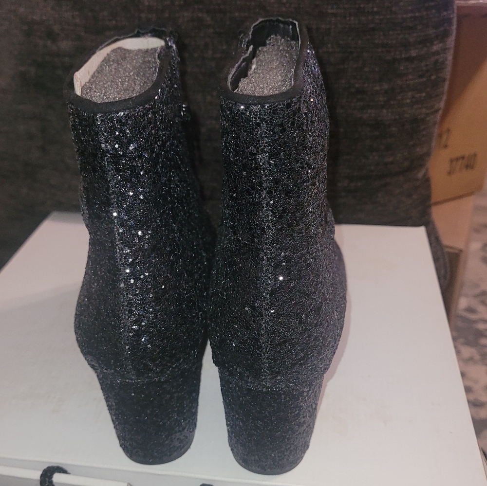 Boots - Picture 4 of 6